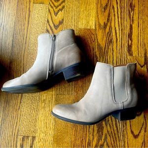 Lucky Brand Bylsea bootie in Dune, sz. 9